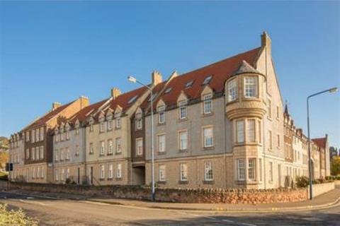 2 bedroom flat to rent, Friarscroft, Dunbar, East Lothian, EH42