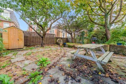 2 bedroom flat for sale, Surbiton,  Surrey,  KT6