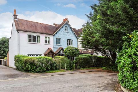 5 bedroom terraced house to rent, Hoskins Road, Oxted, Surrey, RH8