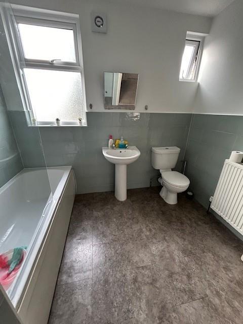 Bathroom 1.jpg