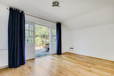 2 bedroom flat to rent, Bridgman Road, London, W4