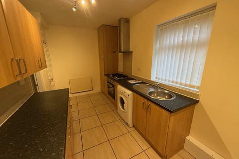 2 bedroom townhouse to rent, Woodlands Avenue, Halifax HX3