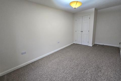 2 bedroom apartment to rent, Jubilee Hall Road, Farnborough GU14