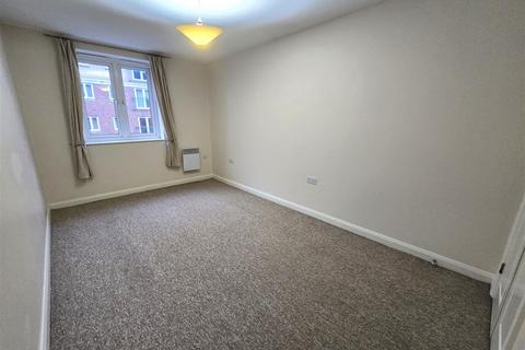 2 bedroom apartment to rent, Jubilee Hall Road, Farnborough GU14