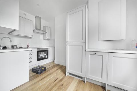 2 bedroom flat to rent, Kingsland Road, London, E8