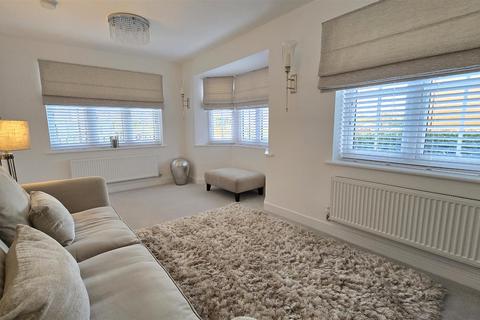 4 bedroom detached house for sale, Kensington Drive, Hatton