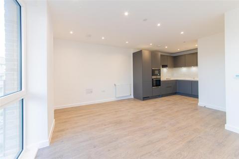 2 bedroom flat to rent, Ridgeway View, London