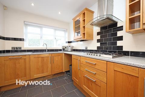 3 bedroom detached house to rent, The Crossway, May Bank, Newcastle