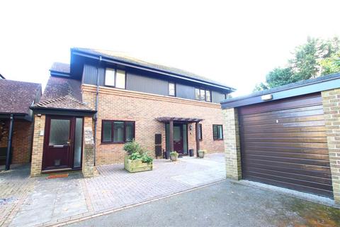 3 bedroom apartment to rent, Baytree Close, Chichester