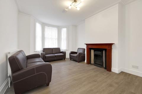 5 bedroom terraced house to rent, Ravenswood Road, London, SW12