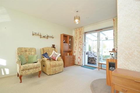 2 bedroom detached bungalow for sale, CHAIN FREE * LAKE