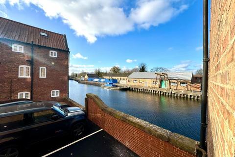 Studio to rent, Navigation Yard, Newark NG24