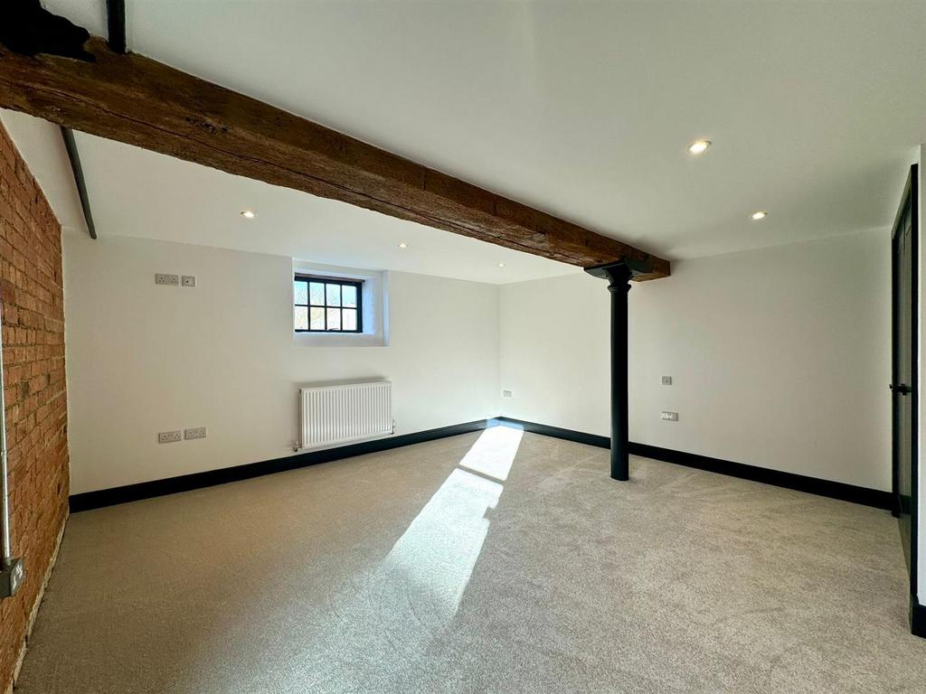 Living area pic 4.jpeg