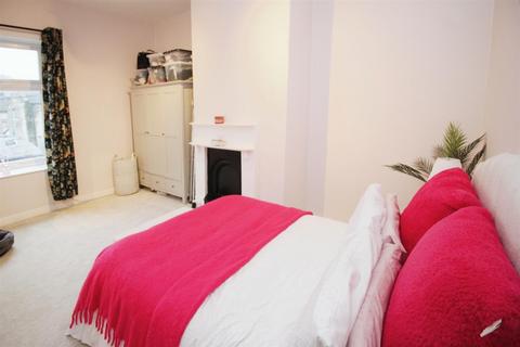 10 Green Place, Bradford, BD2 3AB