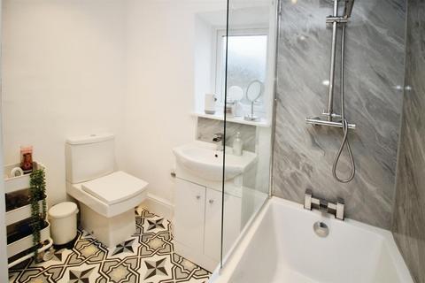 10 Green Place, Bradford, BD2 3AB