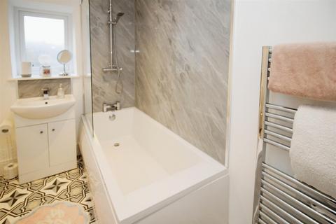 10 Green Place, Bradford, BD2 3AB