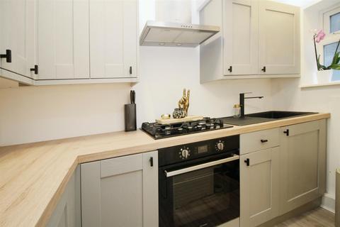 10 Green Place, Bradford, BD2 3AB