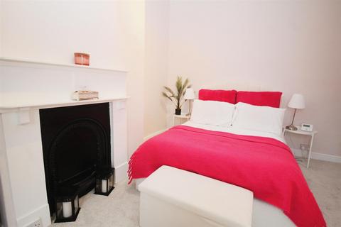 10 Green Place, Bradford, BD2 3AB