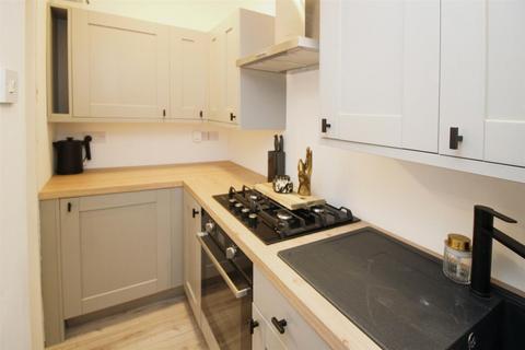 10 Green Place, Bradford, BD2 3AB