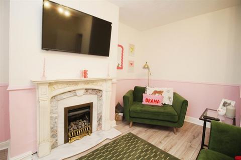 10 Green Place, Bradford, BD2 3AB