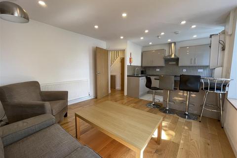 3 bedroom apartment to rent, Richmond Road, Cardiff