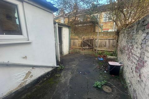 14 Wilfred Street, Gravesend, DA12 2HA
