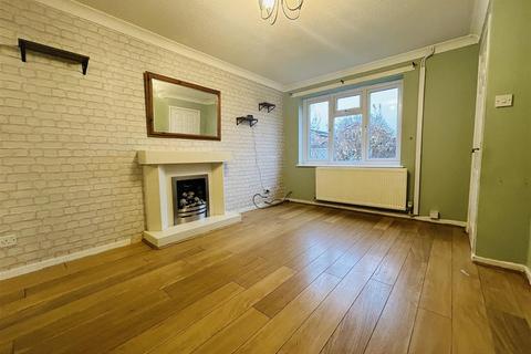 2 bedroom end of terrace house to rent, 20 Nash Avenue, Perton