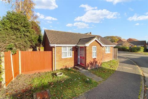 2 bedroom detached bungalow for sale, Cacklebury Close, Hailsham