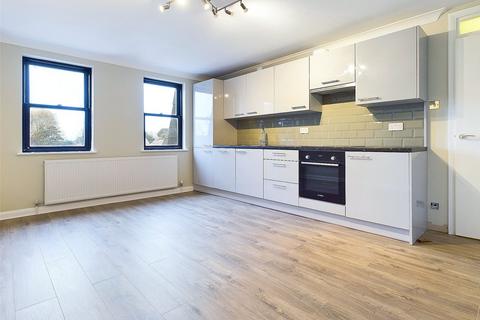 2 bedroom apartment to rent, Station Road, Hampton