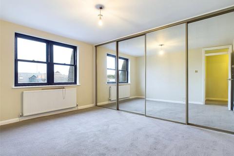 2 bedroom apartment to rent, Station Road, Hampton