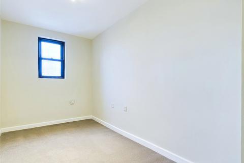 2 bedroom apartment to rent, Station Road, Hampton