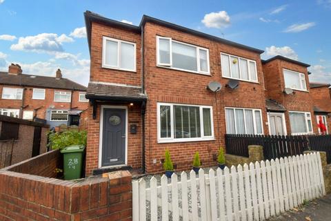 3 bedroom end of terrace house for sale, Thornton Gardens, Leeds, West Yorkshire