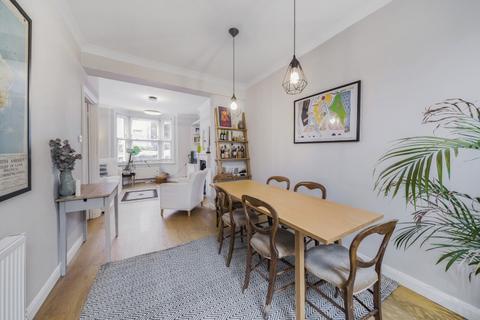 4 bedroom end of terrace house to rent, Tivoli Road London SE27