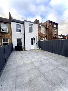 3 bedroom terraced house to rent, Eldon Road, N22