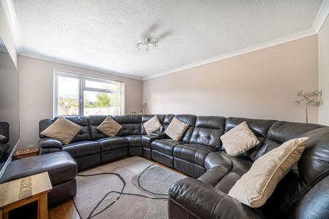 3 bedroom end of terrace house for sale, Oak Close, Overton, Basingstoke, RG25 3JT