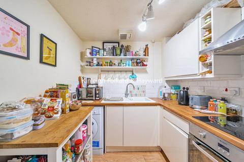 1 bedroom flat for sale, Winterburn Close, Friern Barnet