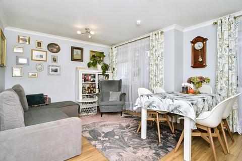 50/1 Dochart Drive, Edinburgh, EH4 7LR