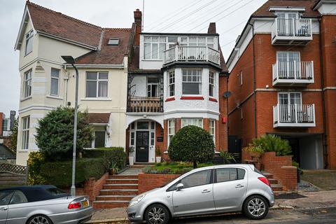 3 bedroom flat to rent, 5 Pembury Road, Westcliff-on-Sea SS0