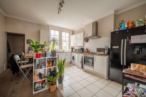 3 bedroom flat to rent, 5 Pembury Road, Westcliff-on-Sea SS0