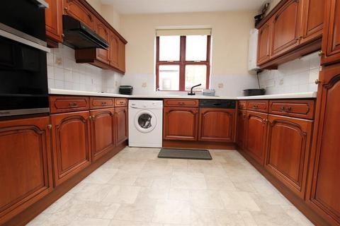 4 bedroom detached house to rent, Crofters Walk, Bolton, BL2 4NX