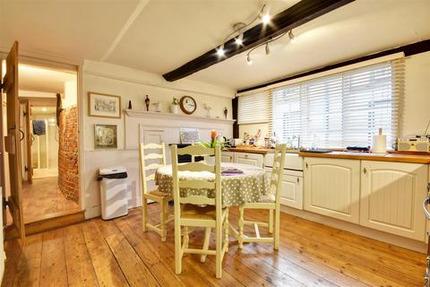 2 bedroom house for sale, Church Square, Rye