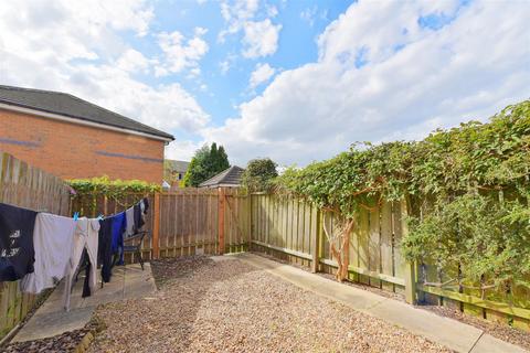 2 bedroom house to rent, Nicholas Gardens, York