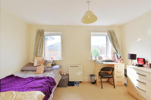 2 bedroom house to rent, Nicholas Gardens, York