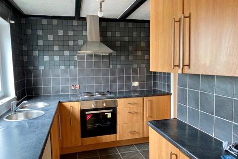 2 bedroom flat to rent, Spruce Road, Glasgow G67