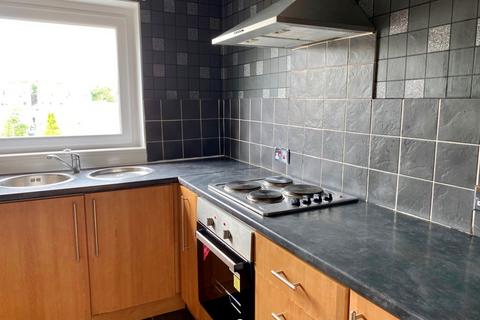 2 bedroom flat to rent, Spruce Road, Glasgow G67