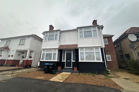 4 bedroom semi-detached house to rent, Eton Avenue, Wembley