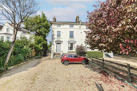 2 bedroom flat for sale, Shooters Hill Road, London SE3