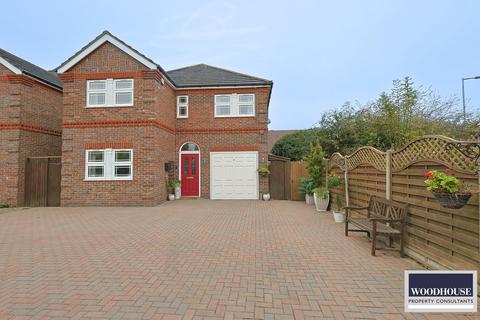 4 bedroom detached house for sale, Hammondstreet Road, Cheshunt EN7