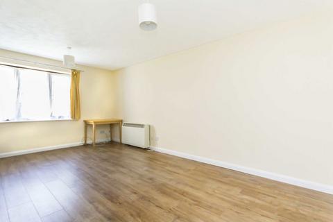 2 bedroom flat to rent, Vicars Bridge Close, Wembley HA0