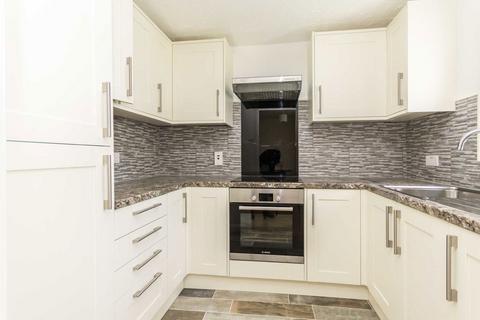 2 bedroom flat to rent, Vicars Bridge Close, Wembley HA0